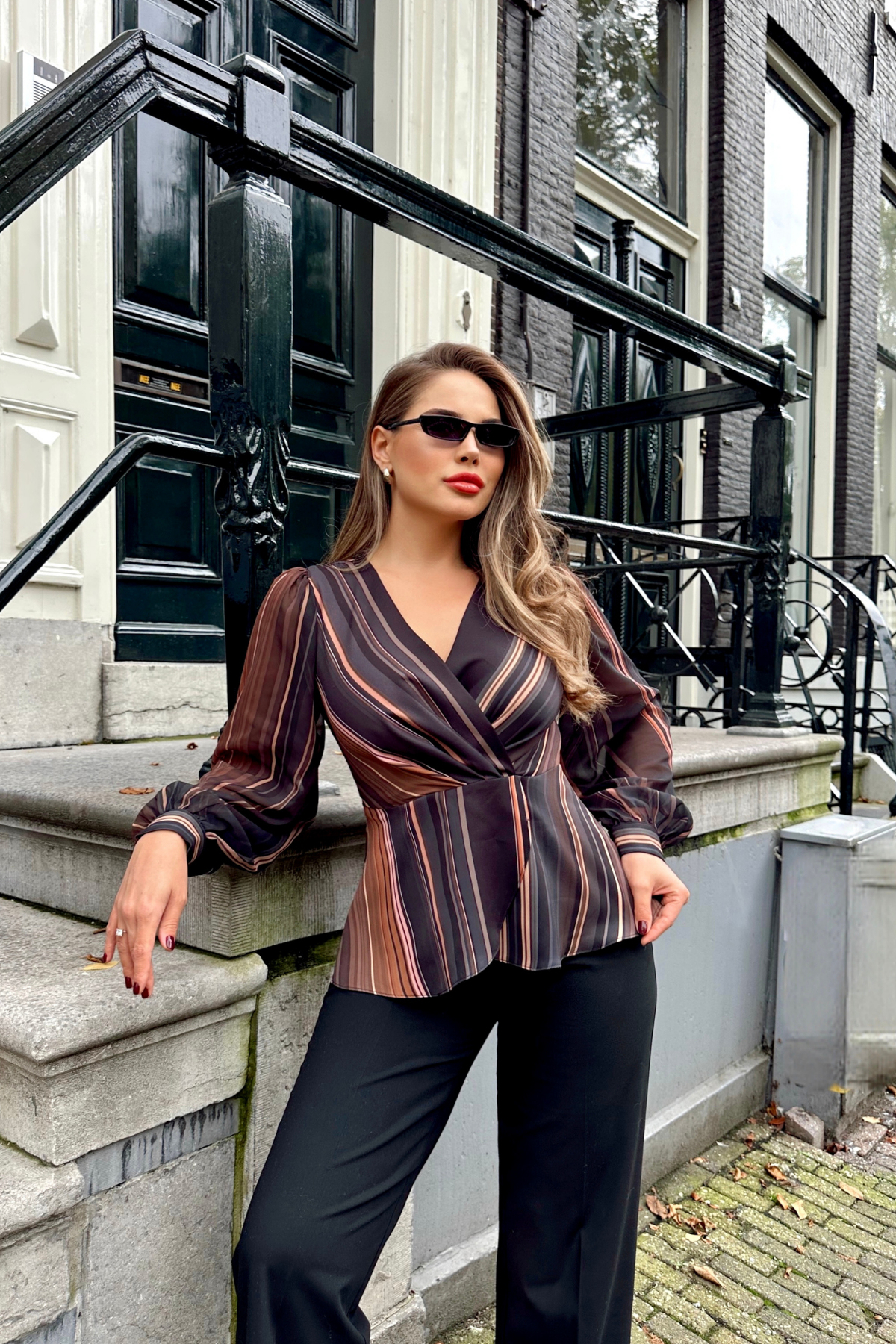 Блузка с галстуком