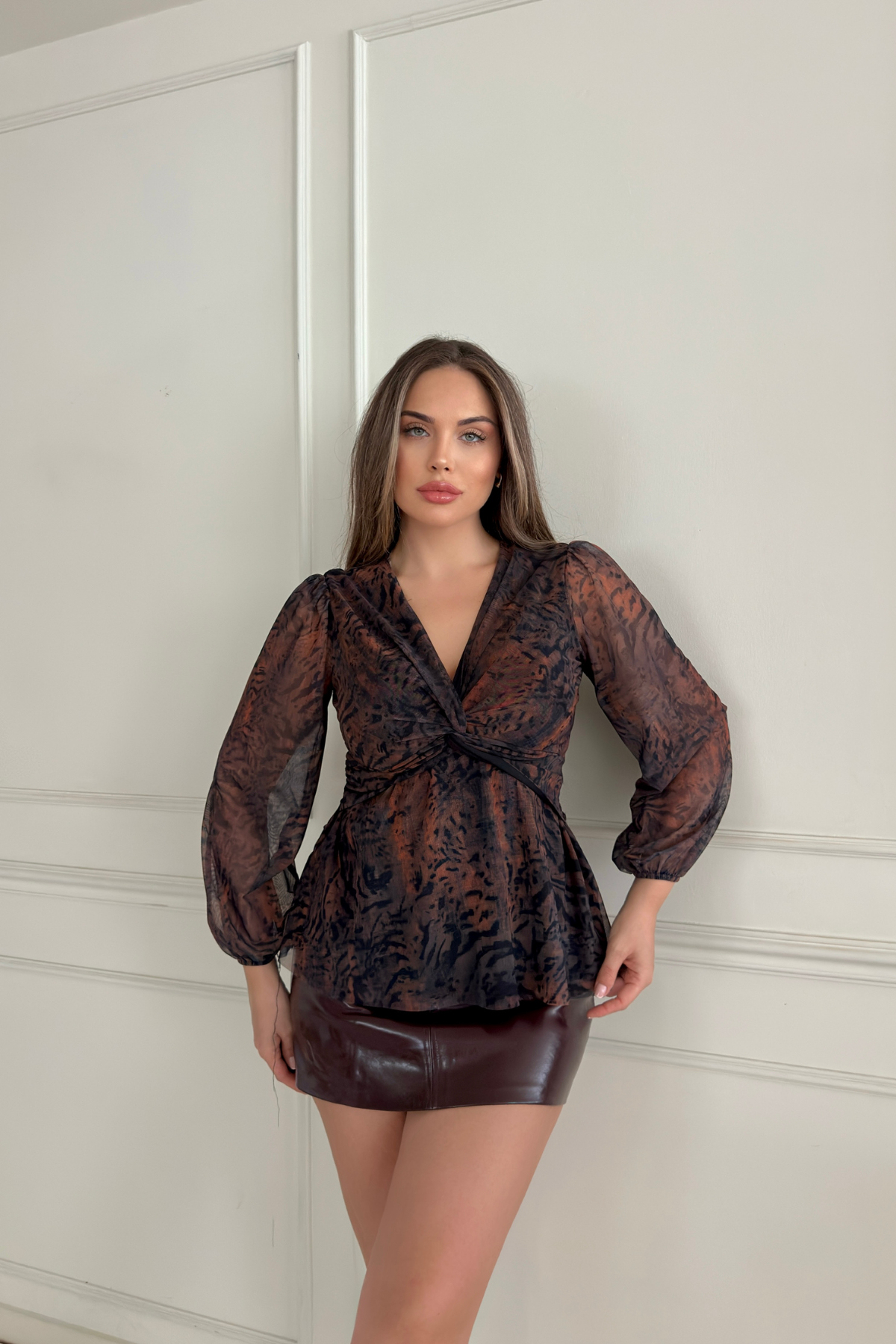 Блузка с галстуком