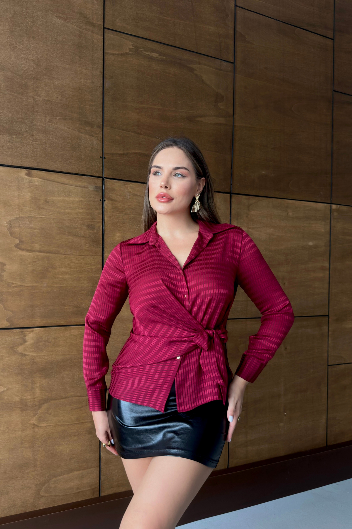 Блузка с галстуком