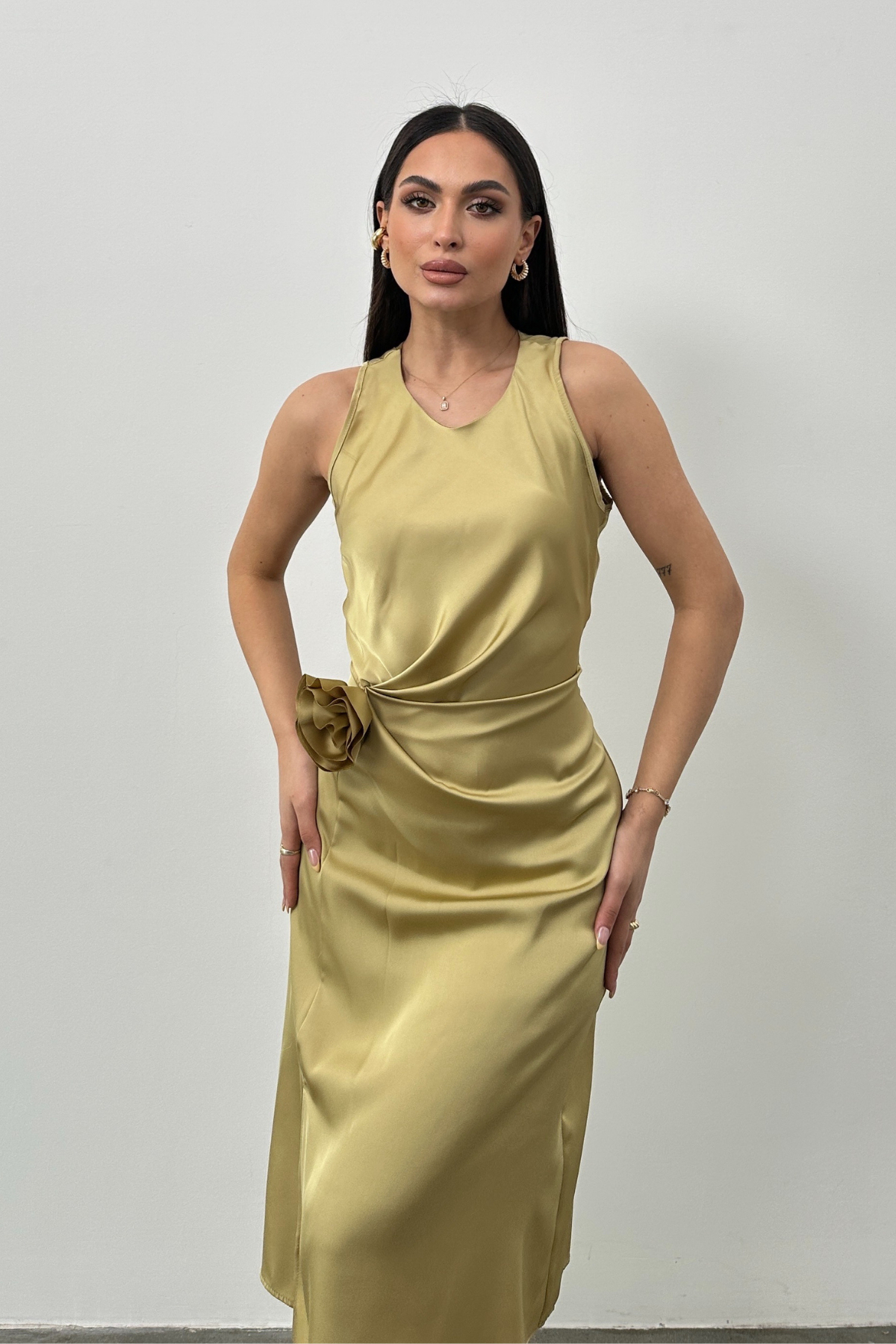 SATIN DRESS WITH FLORAL ACCESSORIES
