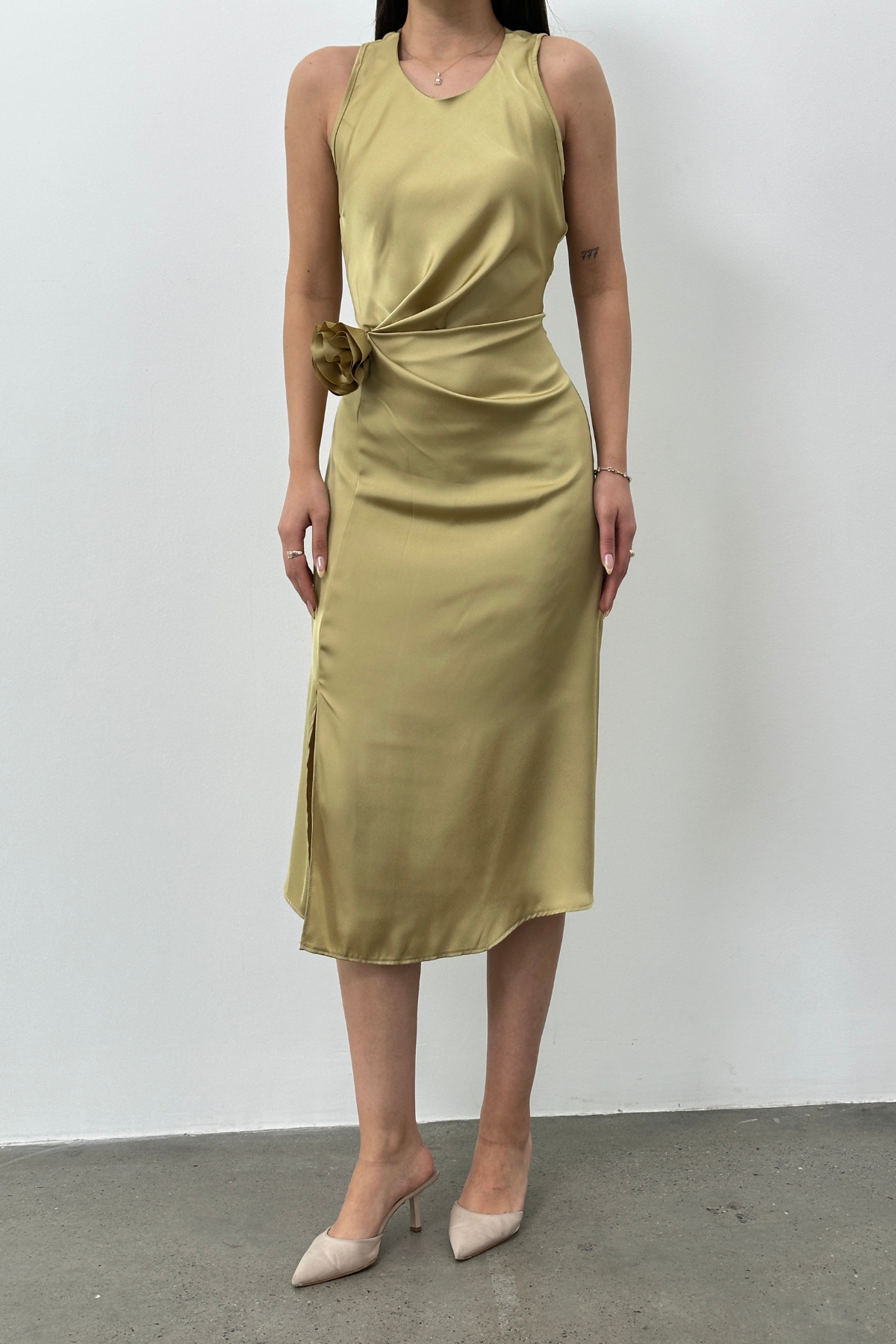 SATIN DRESS WITH FLORAL ACCESSORIES