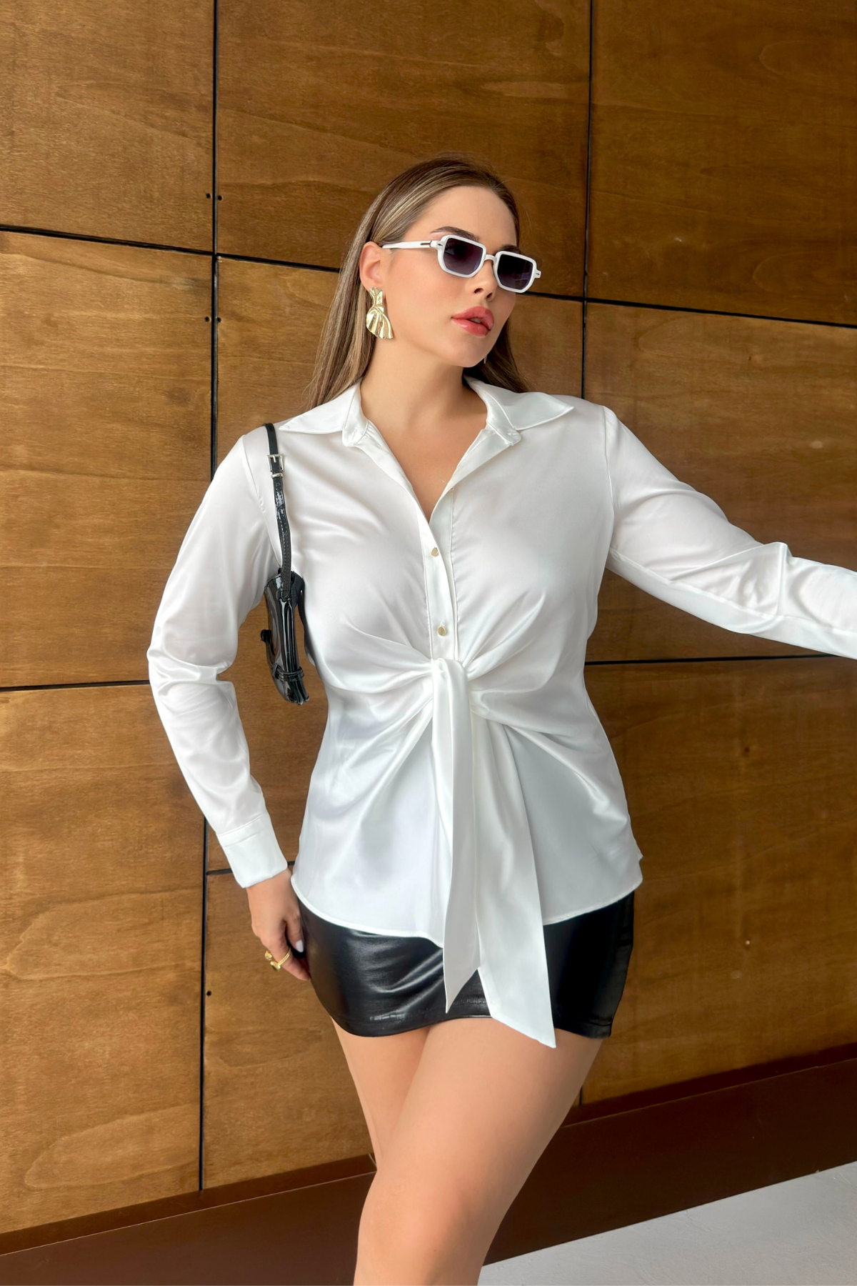 Простая атласная рубашка