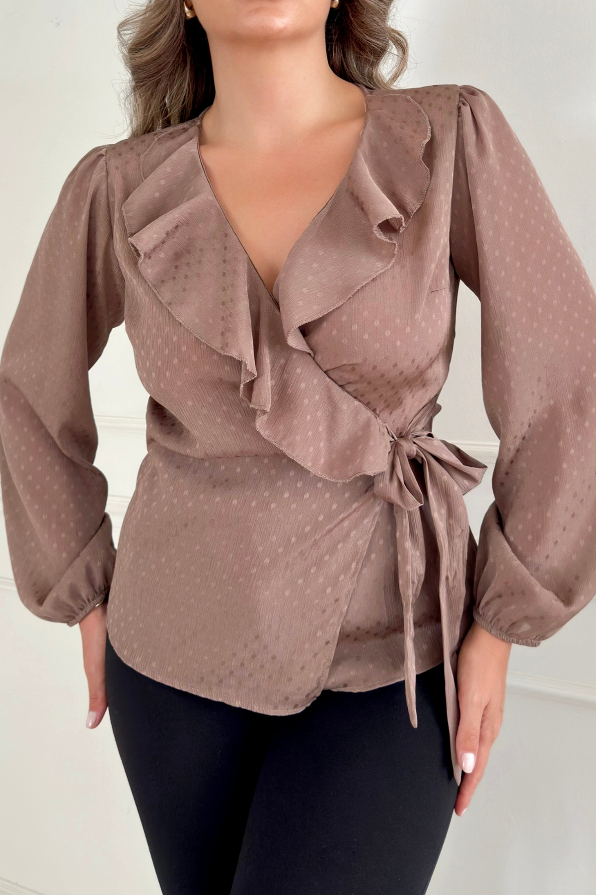 Атласная рубашка с завязками сбоку