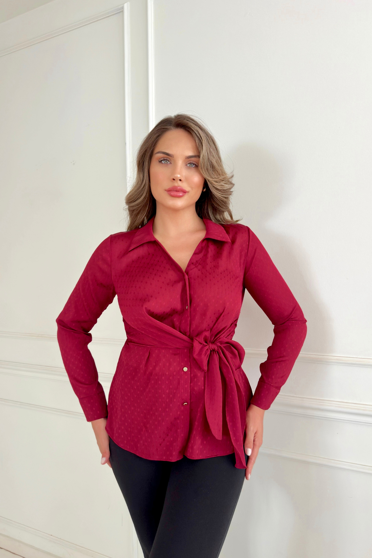 Атласная рубашка с завязками сбоку