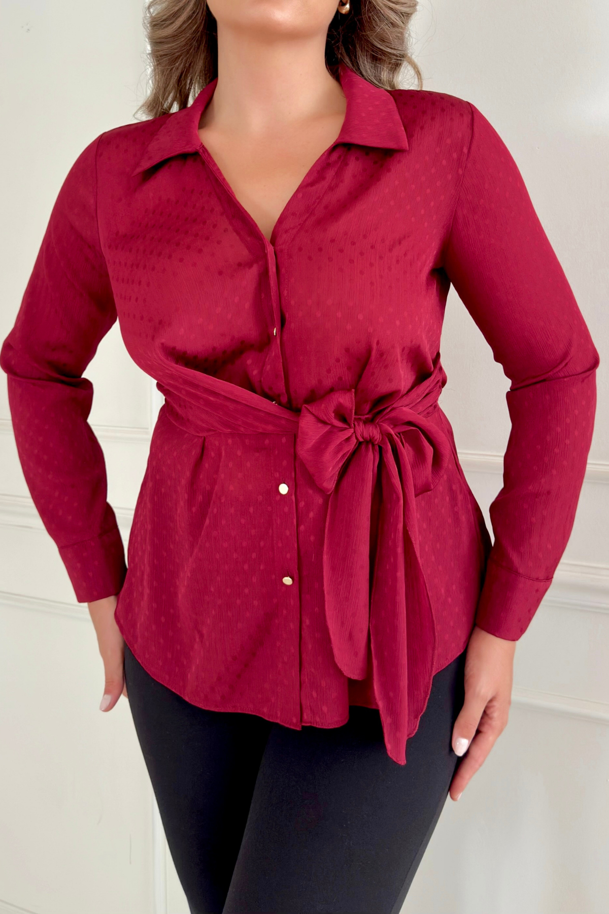 Атласная рубашка с завязками сбоку