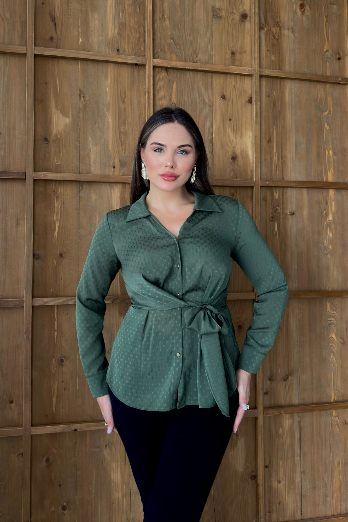 Атласная рубашка с завязками сбоку