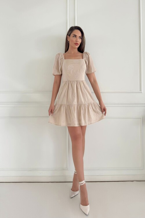 Платье с вышивкой