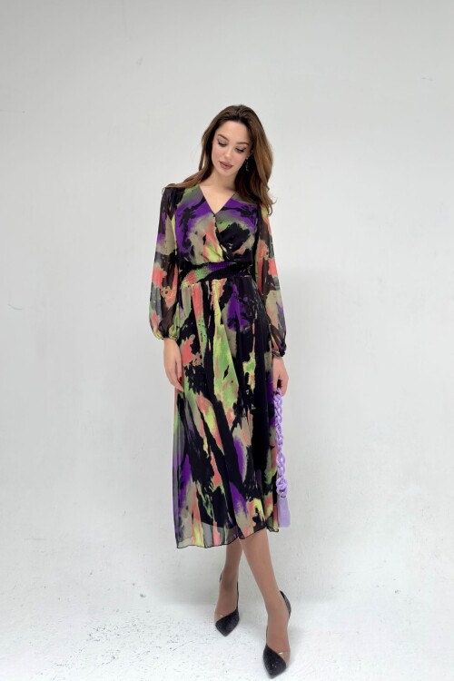 Шифоновое платье с эластичной резинкой на талии