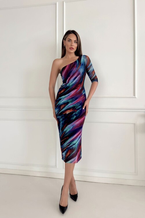 Платье из тюля с одним рукавом