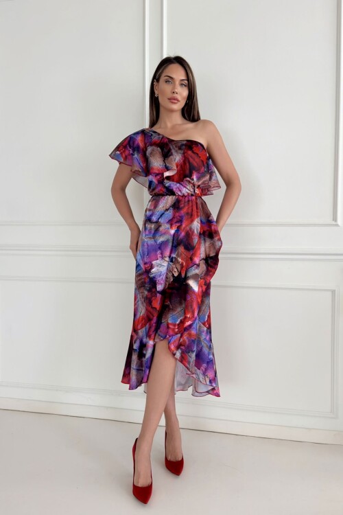 Атласное длинное платье с узором