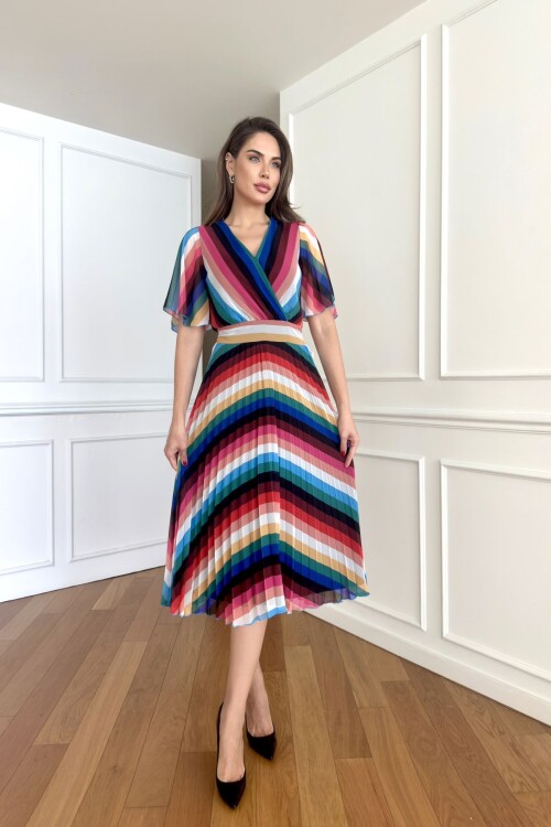 Piliseli Şifon Elbise