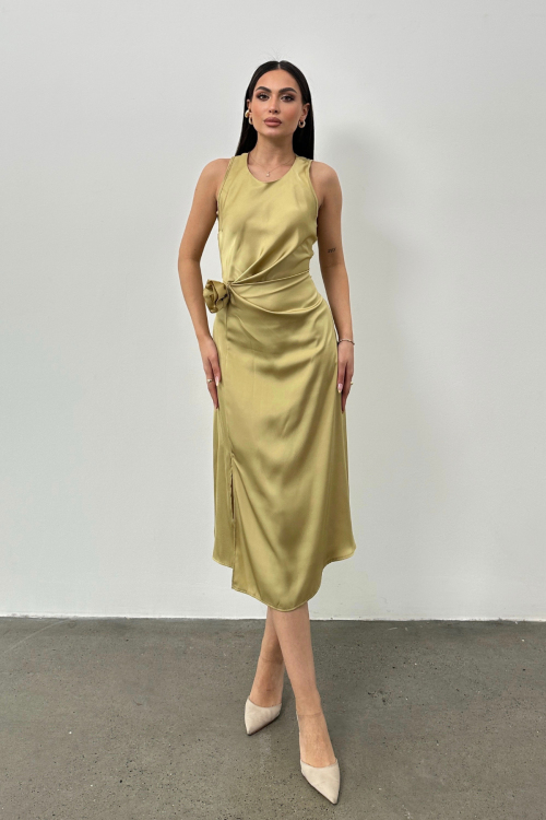 SATIN DRESS WITH FLORAL ACCESSORIES