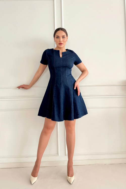 Атласное платье с завязанным плечом