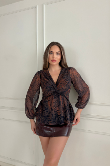 Блузка с галстуком